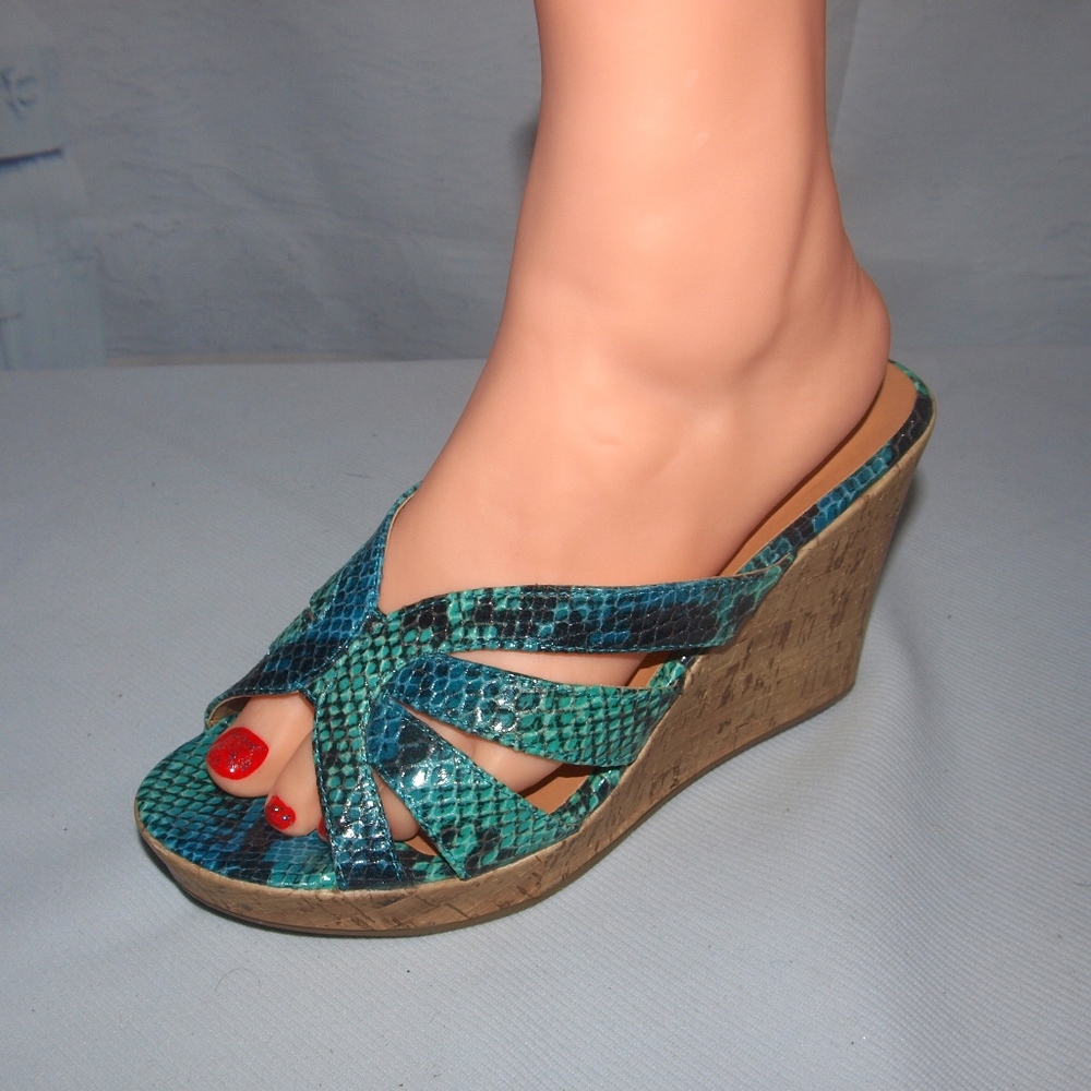Fashion Bug Wedge Sandals Snakeskin Aqua Size 6.5M